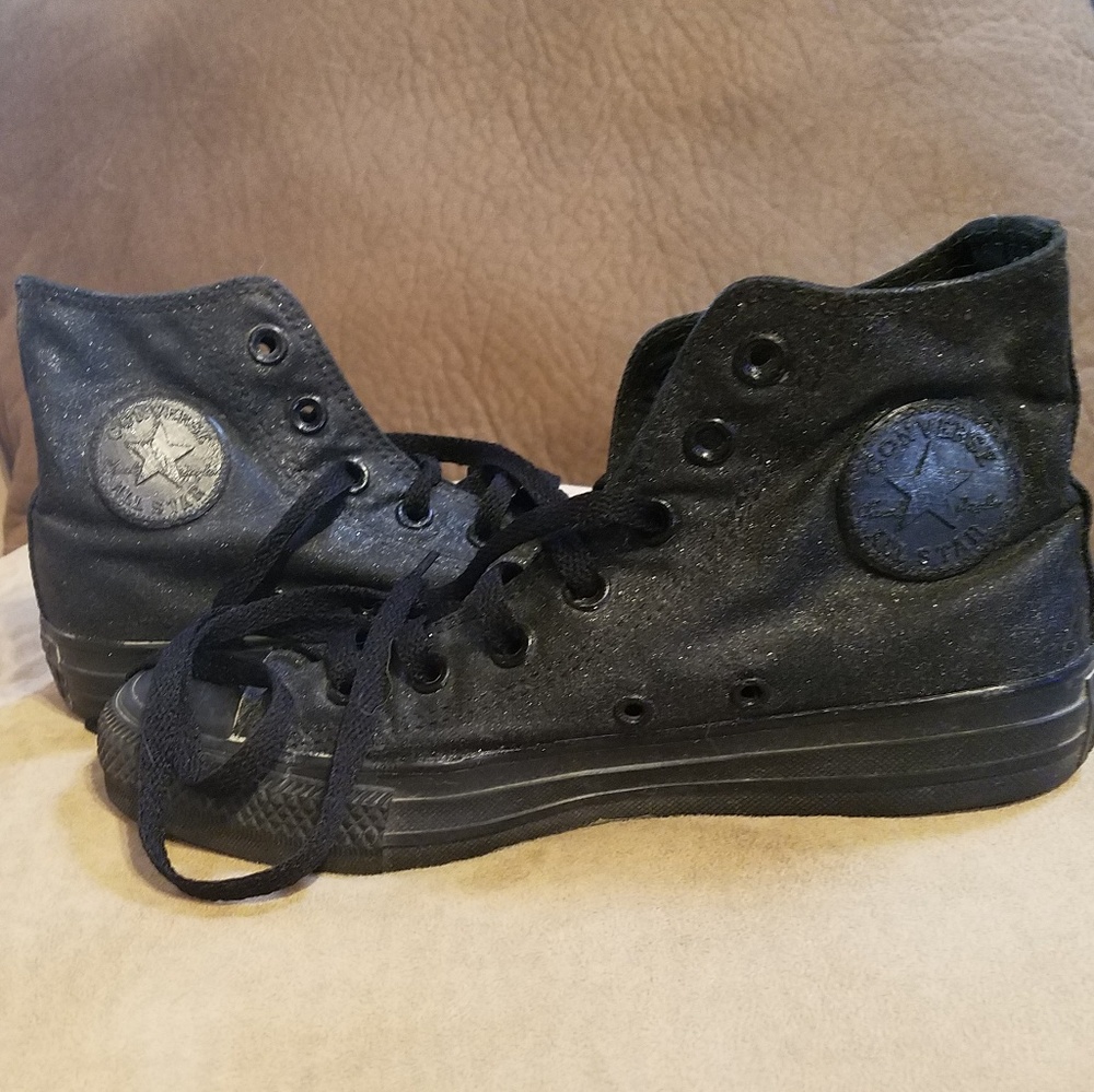 Converse - Black Hightop